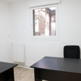 Bureau privé 15 m² 4 postes Coworking Rue Rabelais Montreuil 93100 - photo 2